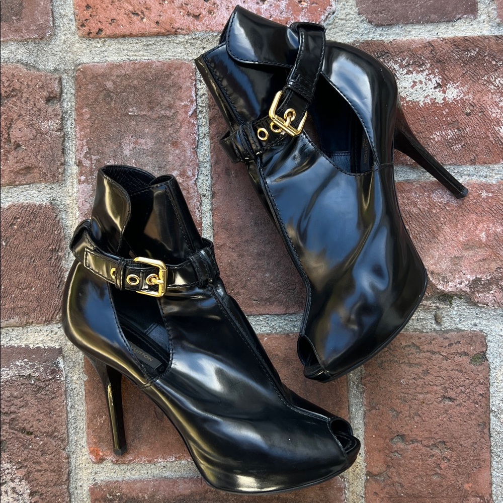 Rare Louis Vuitton black Patent leather  38.platform cut out booties. - Picture 15 of 17